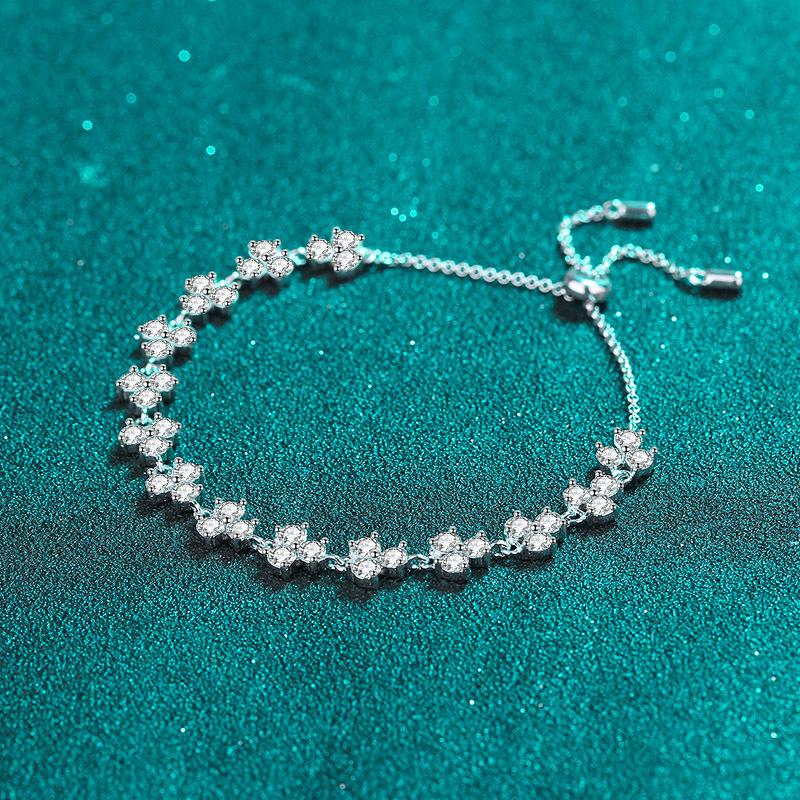 Women's Adjustable Four-Leaf Clover Bracelet with 4.2 Carat Moissanite in Platinum-Plated 925 Sterling Silver