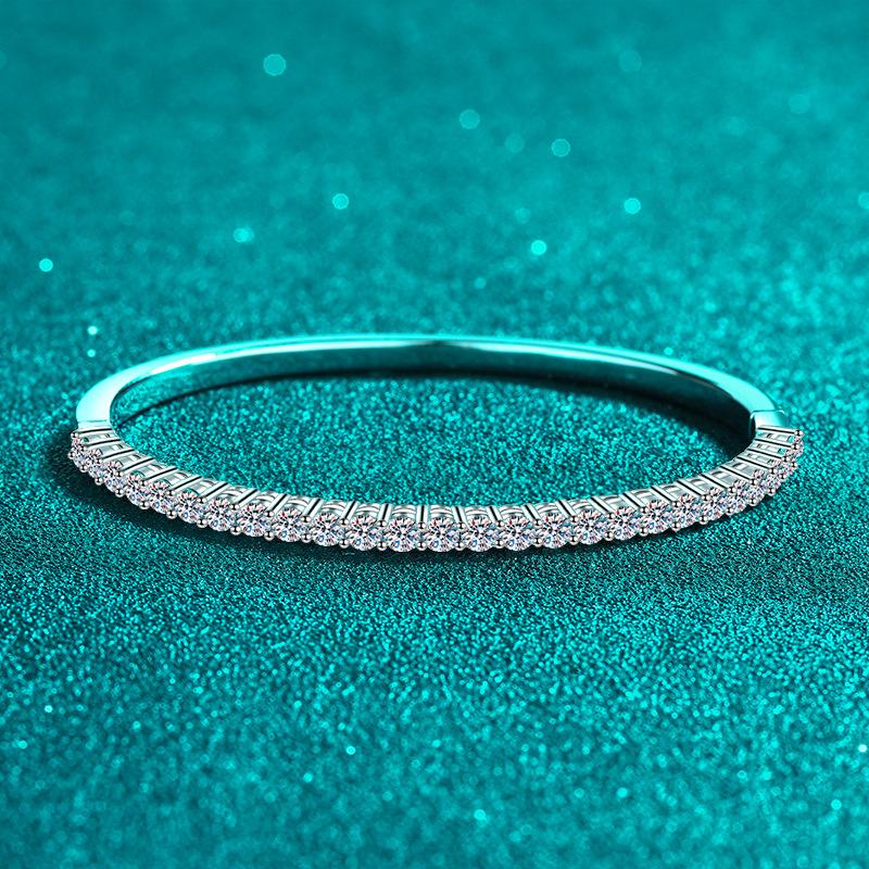Bracelet with 2.6 Carat Moissanite Stones in Platinum-Plated 925 Sterling Silver Featuring Floral Accents