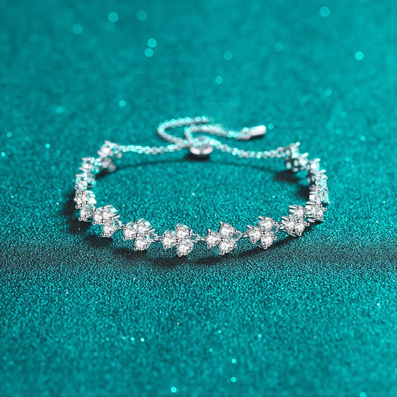Women's Adjustable Four-Leaf Clover Bracelet with 4.2 Carat Moissanite in Platinum-Plated 925 Sterling Silver
