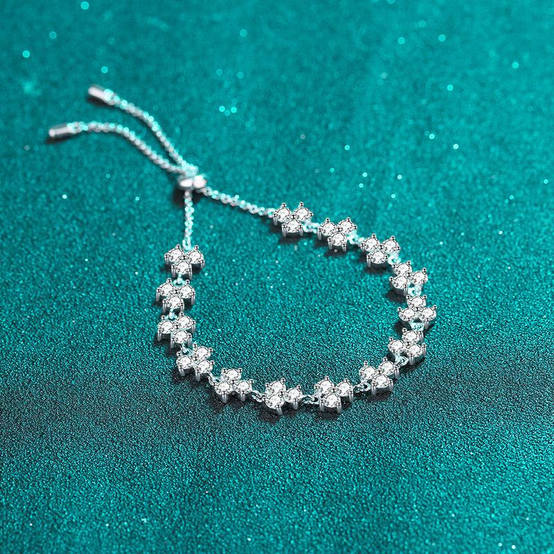 Women's Adjustable Four-Leaf Clover Bracelet with 4.2 Carat Moissanite in Platinum-Plated 925 Sterling Silver